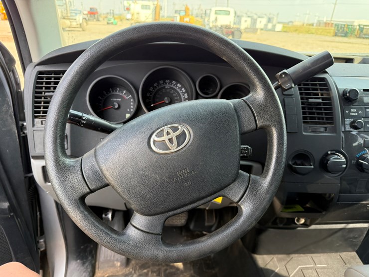 2011-toyota-tundra-image-31