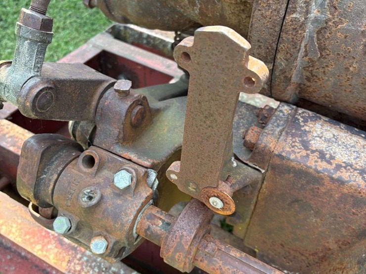 blackbear-25-hp-engine-on-cart-image-14
