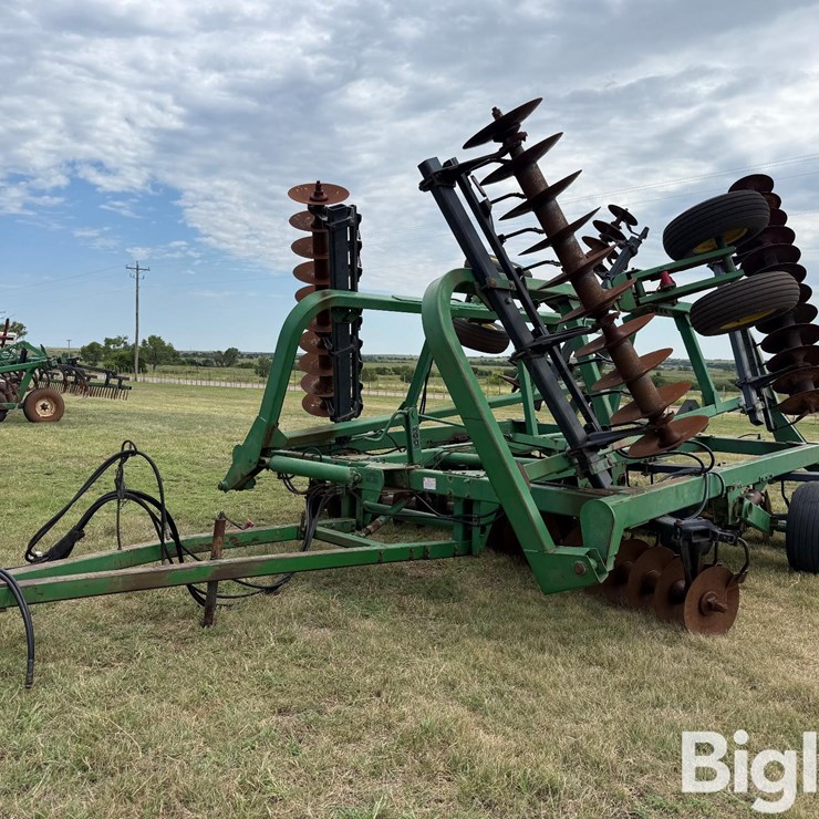 JOHN DEERE 335