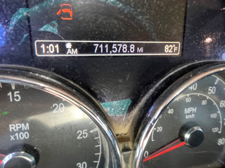 2016-peterbilt-579-image-17