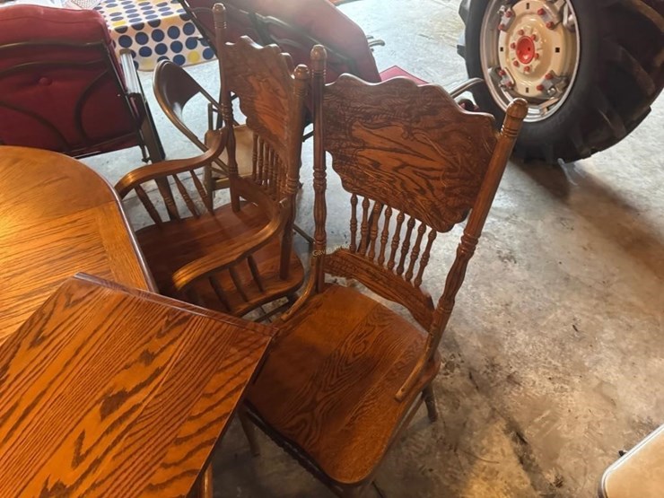oak-table-&-4-chairs-image-4