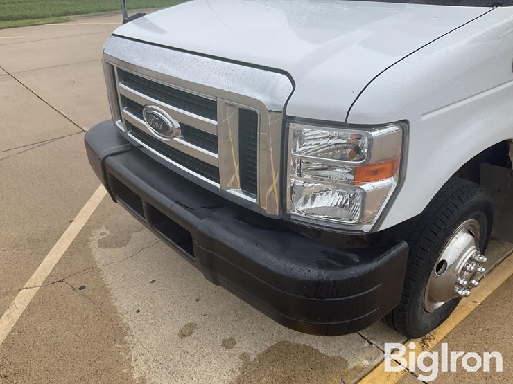 2014-ford-e350-image-12