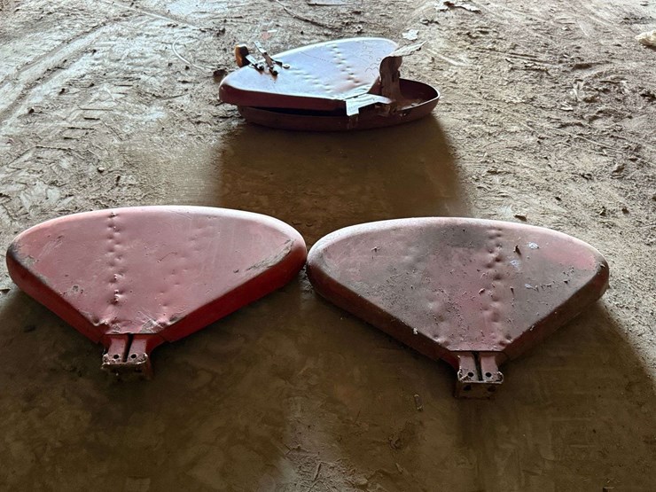 pair-of-international-harvester-teardrop-rear-fenders-image-1