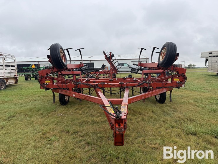 hesston-2340-image-2