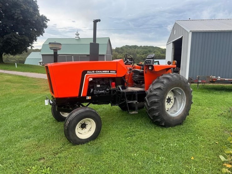 1983-allis-chalmers-6060-tractor-image-4