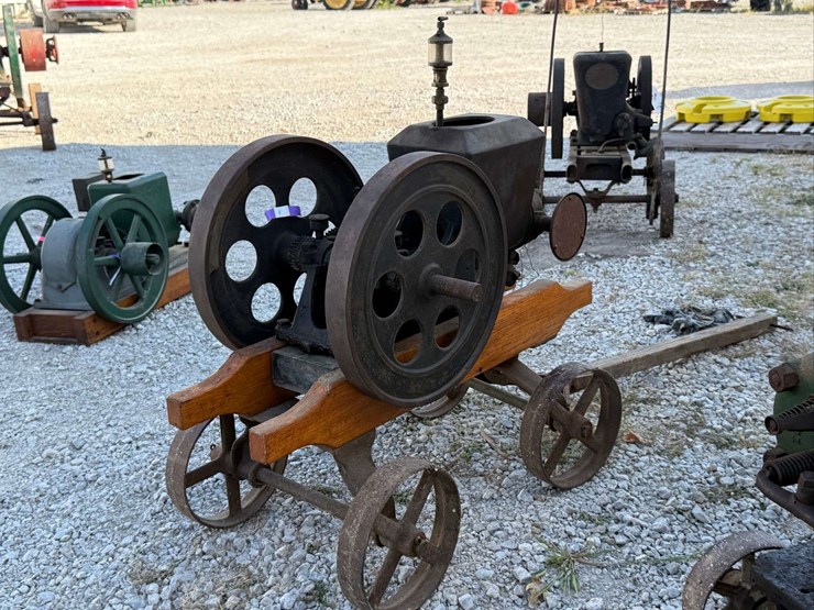 2-hp-stover-hit-and-miss-engine-image-9