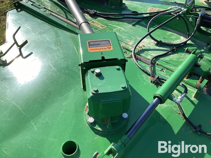 2022-john-deere-12-image-18