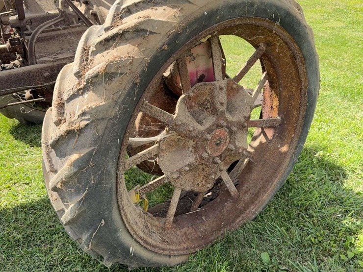 farmall-f-20-image-16