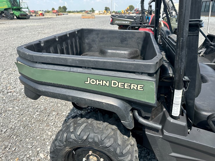 2021-john-deere-gator-image-17