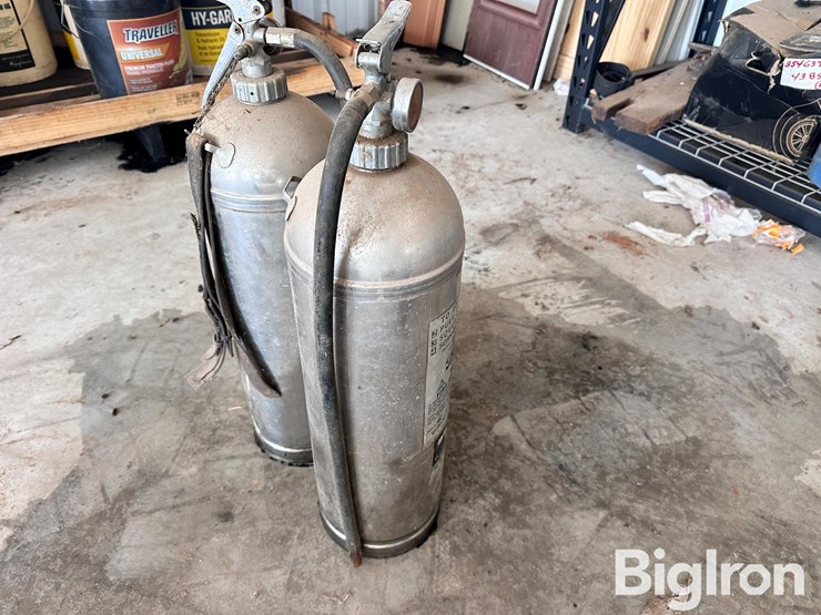 fyr-fyter-2.5-gallon-water-fire-extinguishers-image-2