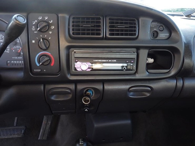 2001-dodge-2500-image-26