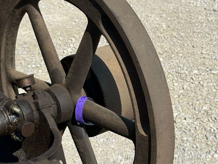 sandwich-3-hp-hit-&-miss-engine-on-truck-image-91