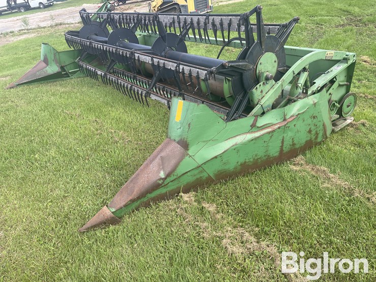 john-deere-216-image-1