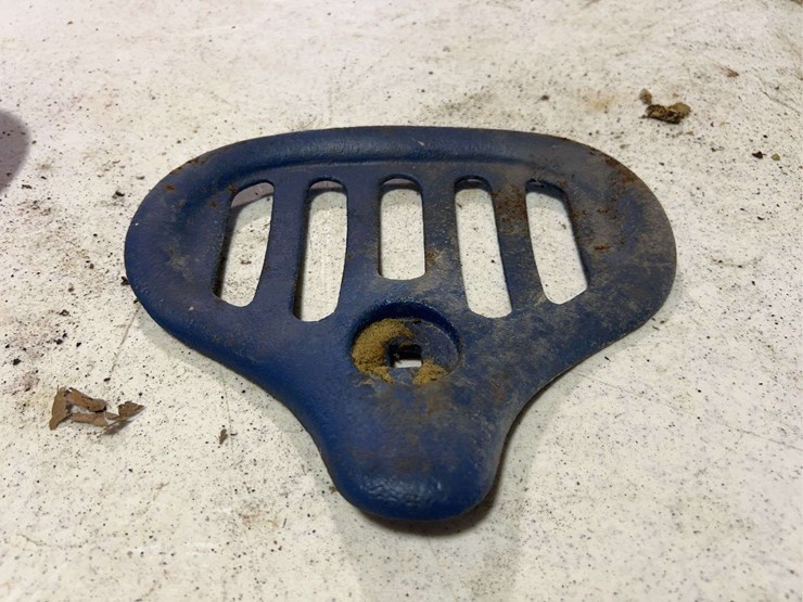 rare--deere-and-mansure-co.-cast-iron-seat-image-11