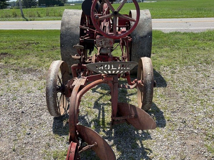 moline-universal-model-d-image-5