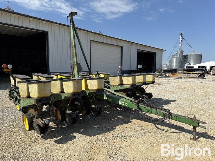 john-deere-7200-image-3