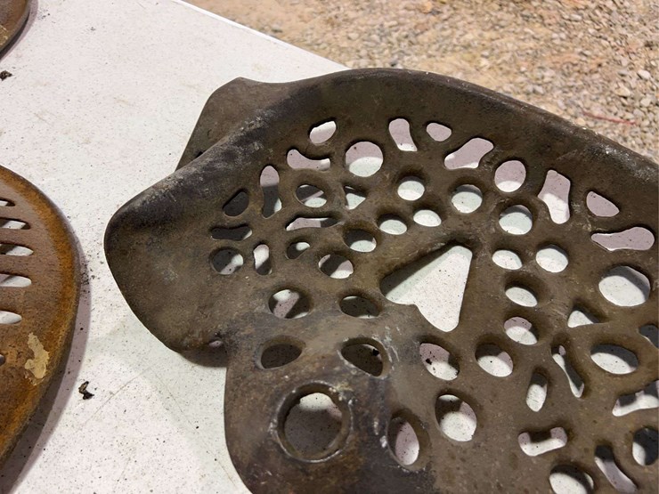 (3)-cast-iron-seats-image-13