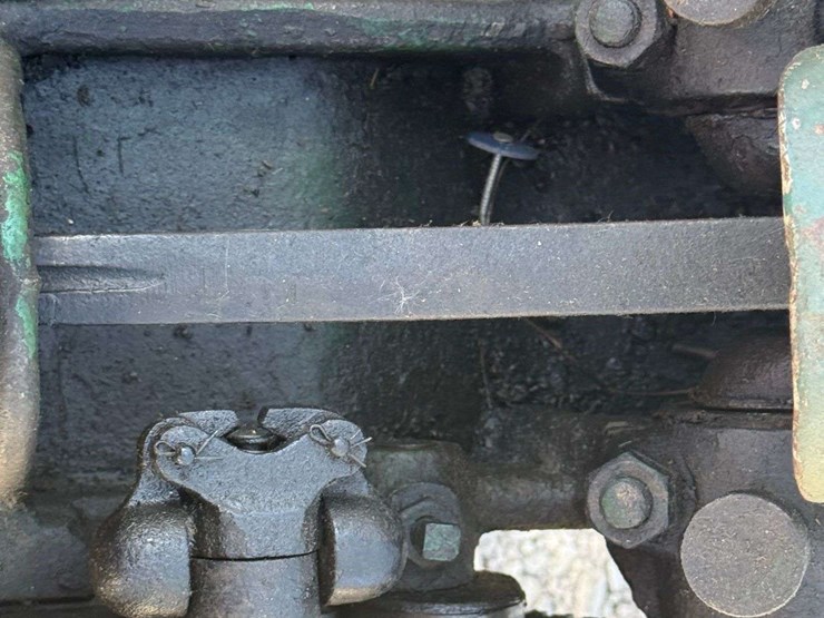 hercules-1½-hp-hit-&-miss-engine-on-truck-image-14