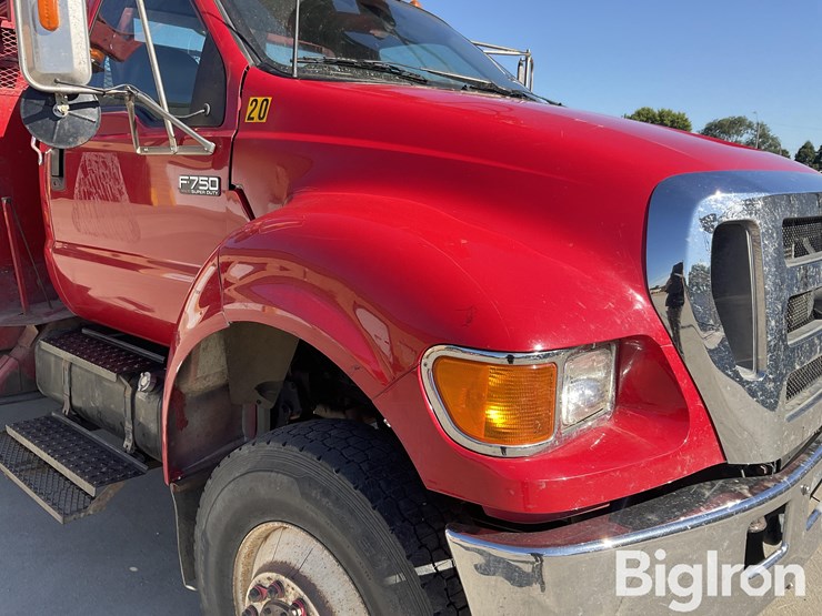 2006-ford-f750-xlt-image-11