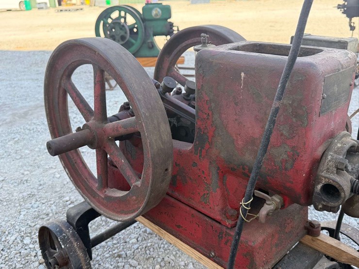 fuller-&-johnson-2-hp-hit-&-miss-engine-on-truck-cart-image-26