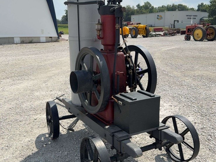 2-hp-international-harvester-“famous”-vertical-engine-with-cooling-tank-image-9