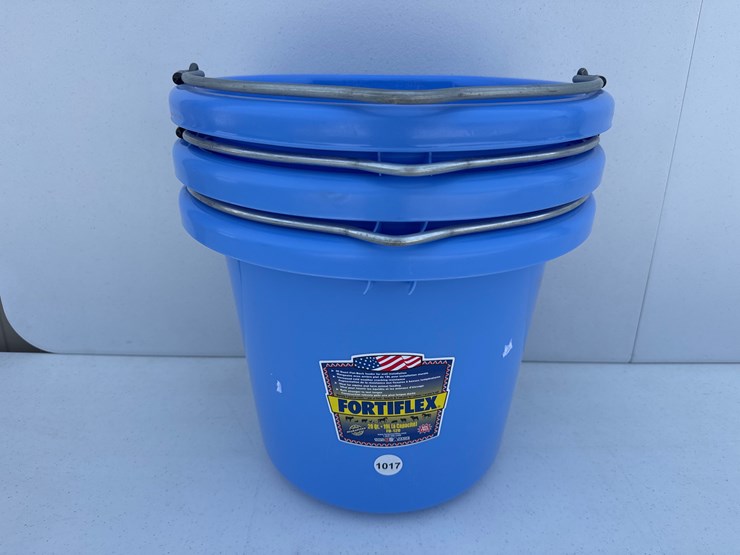 #1017-•-20qt-livestock-feeder-bucket-image-1