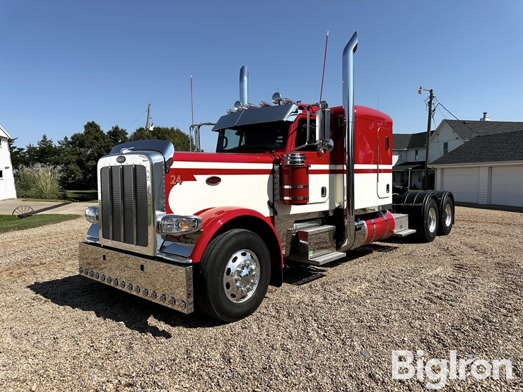 2024-peterbilt-389-image-1
