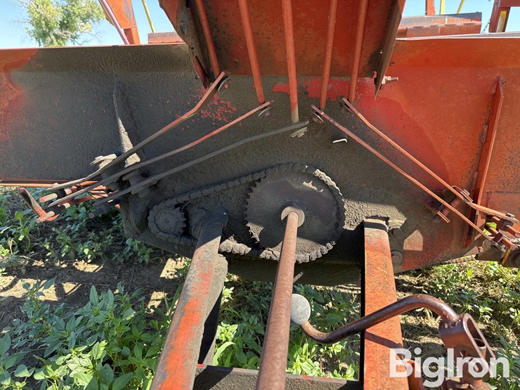 new-holland-1033-image-10