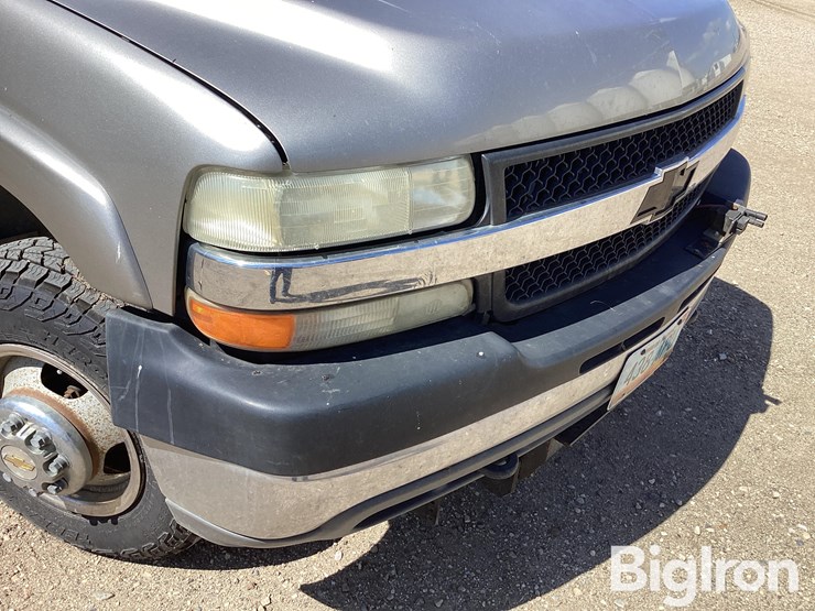 2001-chevrolet-silverado-3500-image-9