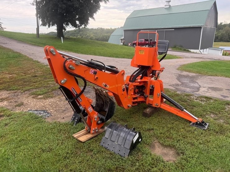 bhm-225-backhoe-attachment-image-3