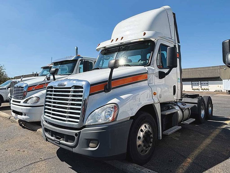 2017-freightliner-cascadia-125-image-1