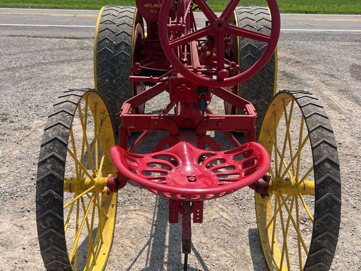 moline-universal-model-d-image-4