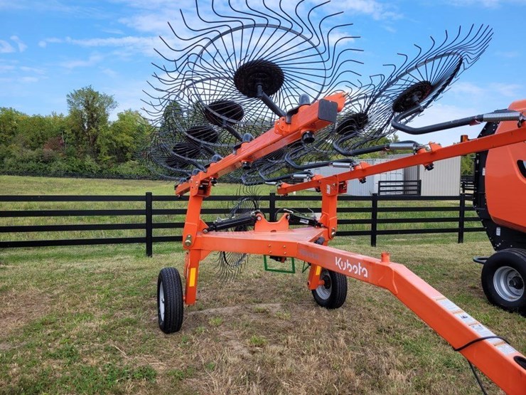 2021-kubota-wheeled-rake-image-2