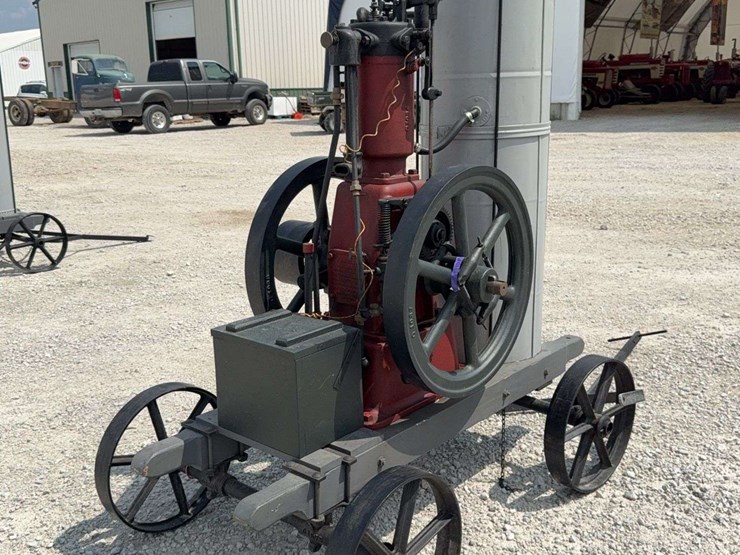 2-hp-international-harvester-“famous”-vertical-engine-with-cooling-tank-image-7