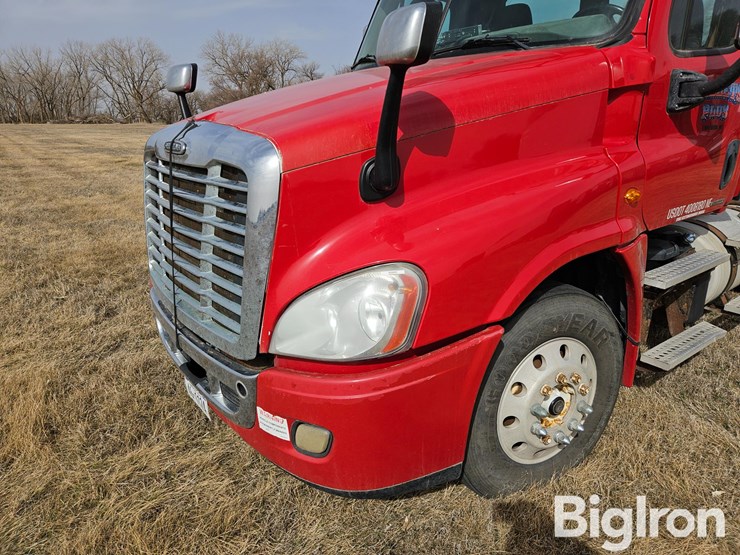2012-freightliner-cascadia-125-image-9