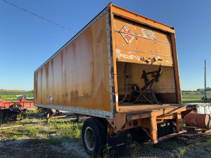 monon-van-trailer-image-12