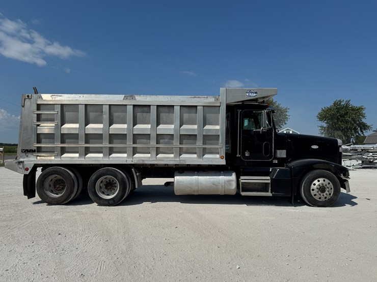 #1642-•-1995-peterbilt-dump-truck-image-1