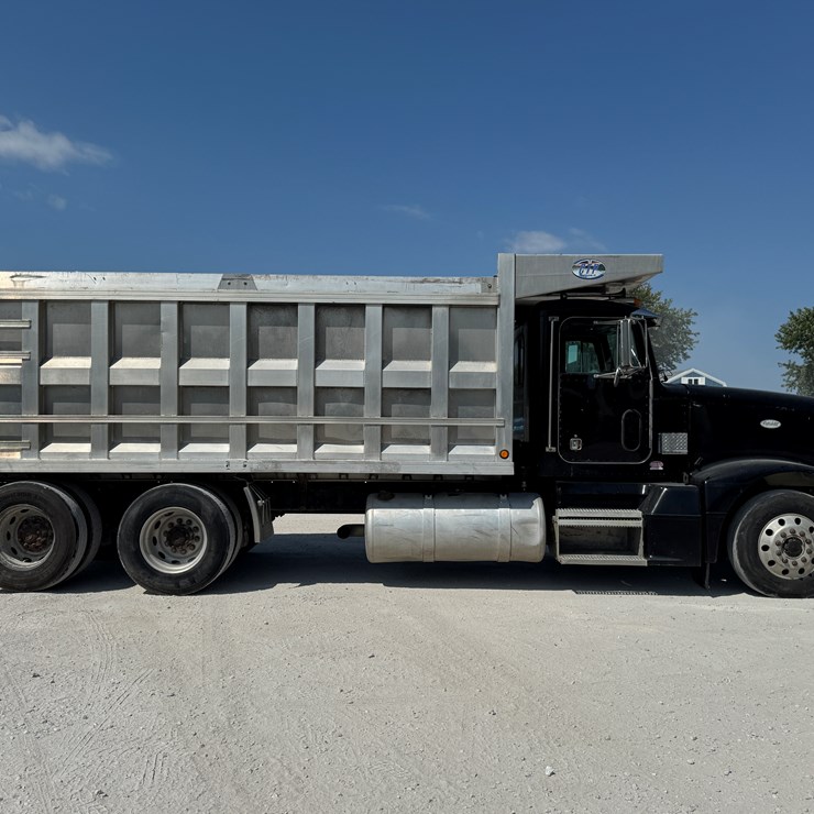 #1642 • 1995 Peterbilt Dump Truck