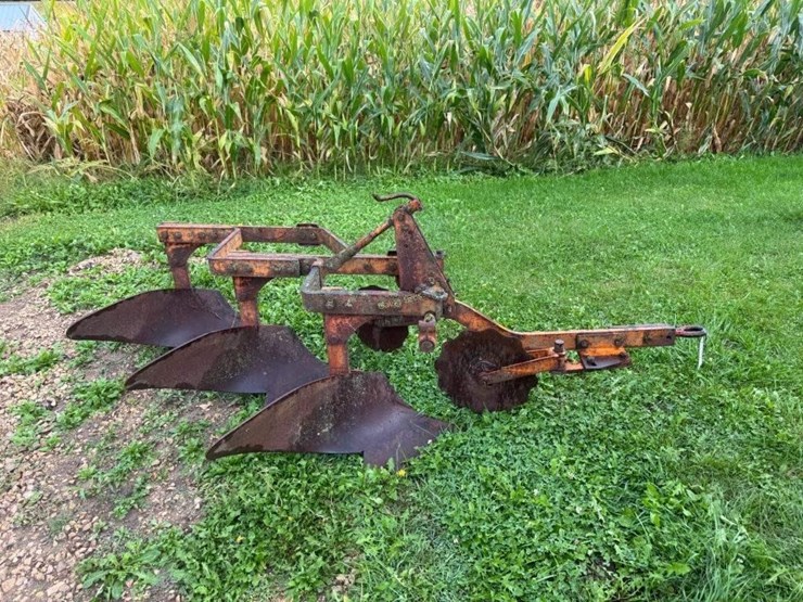 allis-chalmers-3-bottom-snap-coupler-plow-image-3