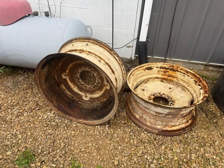 2-28"-tractor-rims-image-1