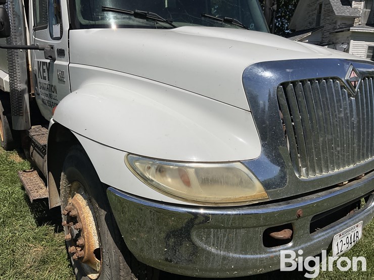2004-international-durastar-4400-image-11