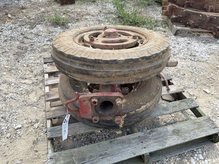 front-pedestal-with-wheels-image-1