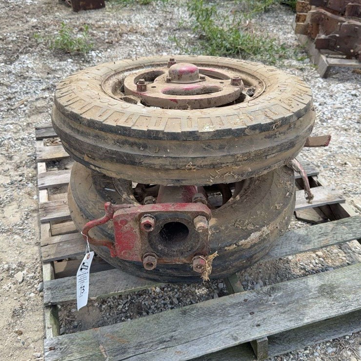 Front Pedestal With Wheels