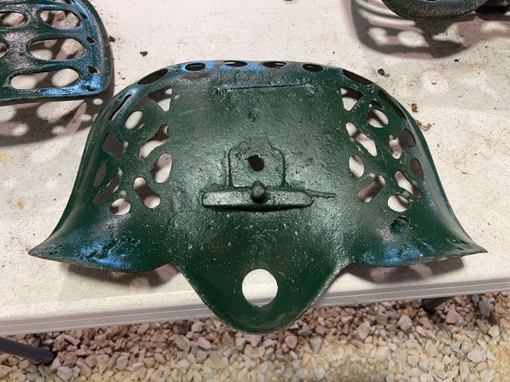 (3)-cast-iron-seats-image-10