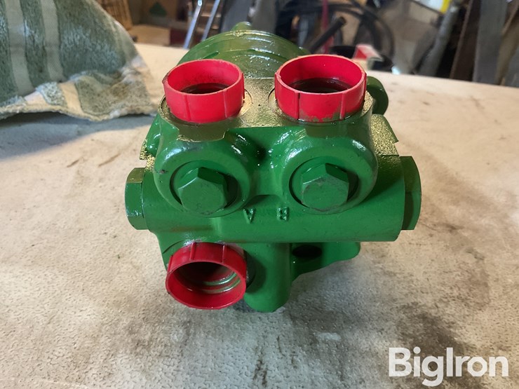 john-deere-24-image-19