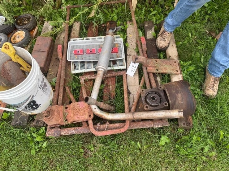 pallet-of-tractor-parts-image-2