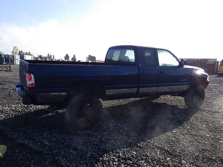 2001-dodge-2500-image-5