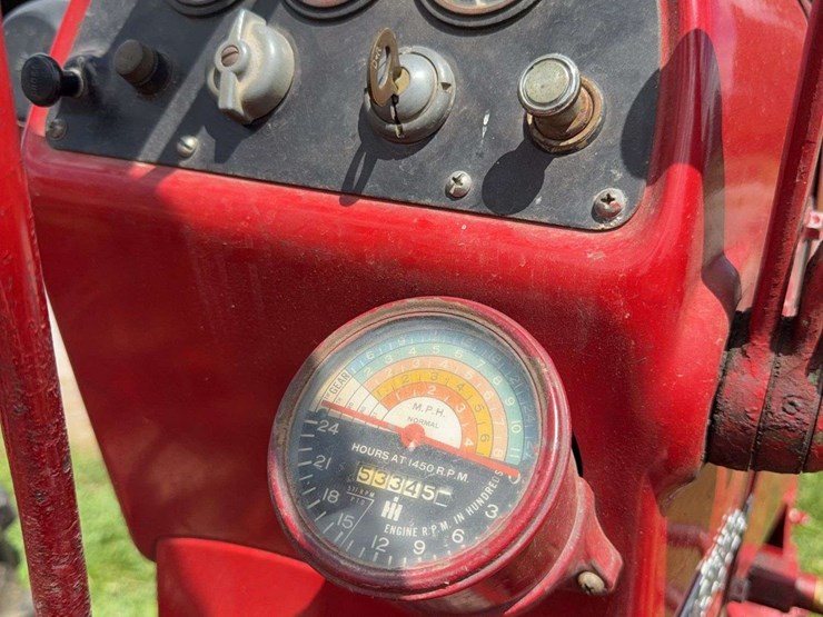 farmall-400-image-42