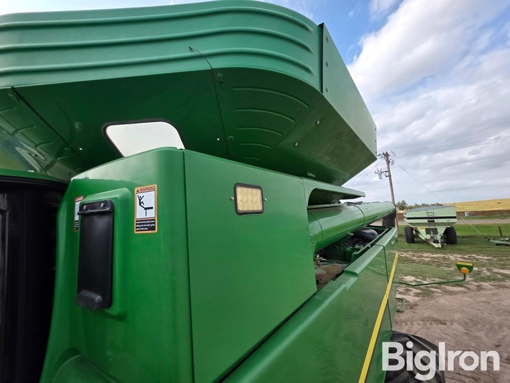 2012-john-deere-s670-image-17