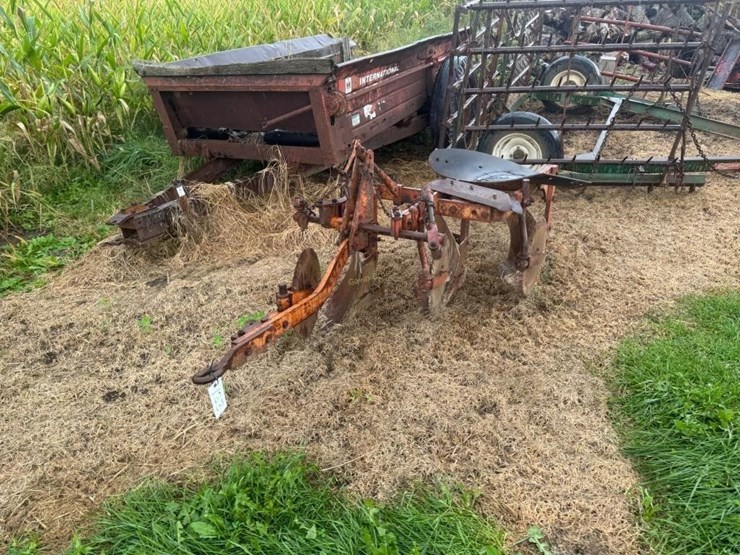 allis-chalmers-3-bottom-snap-coupler-plow-image-2
